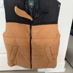 Wild Fable Black and Tan Fleece Vest